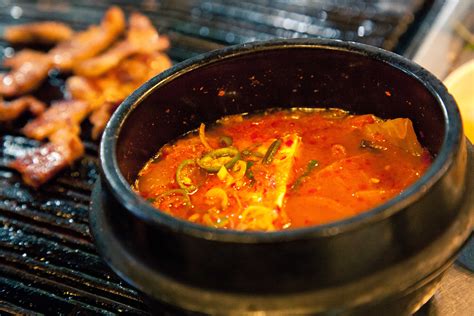 김치찌개 맛집: 우주 여행 중에도 생각나는 그 맛